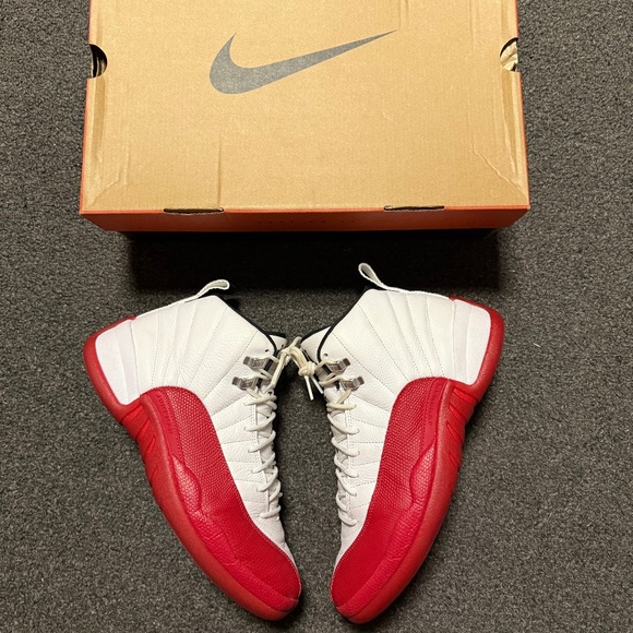 Air Jordan 12 Cherry